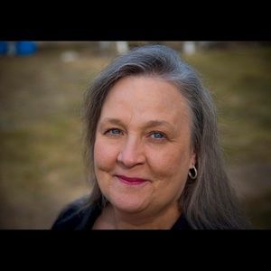 Meet your Posher, Lenora